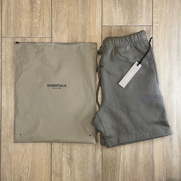 Essentials Fear of God Sweat Shorts Cement XS FOG Essential Running/Fleece Sweat - Picture 3 of 11